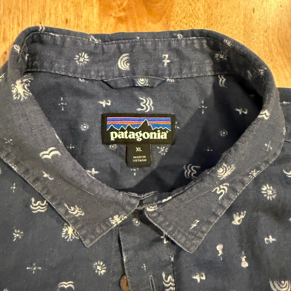 Patagonia Navy Blue Casual Shirt with White Pattern - Picture 2 of 2